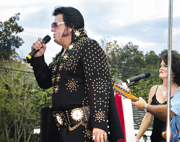 Cars, crowds and...Elvis!