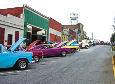 City kicking off autumn with an old-fashioned antique car show