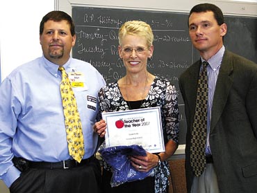 Linda Fields named Newnan Wal-Mart’s Teacher of the Year