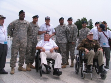 Honor Flight vets meet soldiers