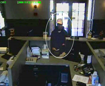 Newnan Police looking for bank robber