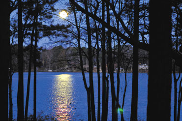 Moonset over Lake Peachtree