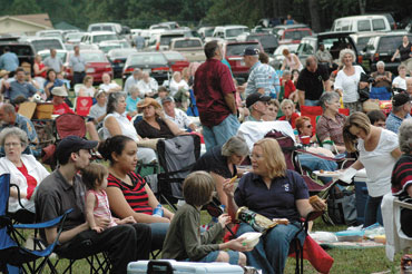 Hundreds attend holiday concert